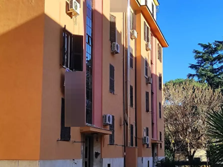 Immagine 1 di Appartamento in vendita  in Via Annio Felice  a Roma