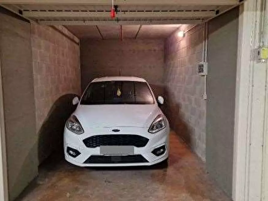 Immagine 1 di Garage in vendita  in Piazza Adriano a Torino