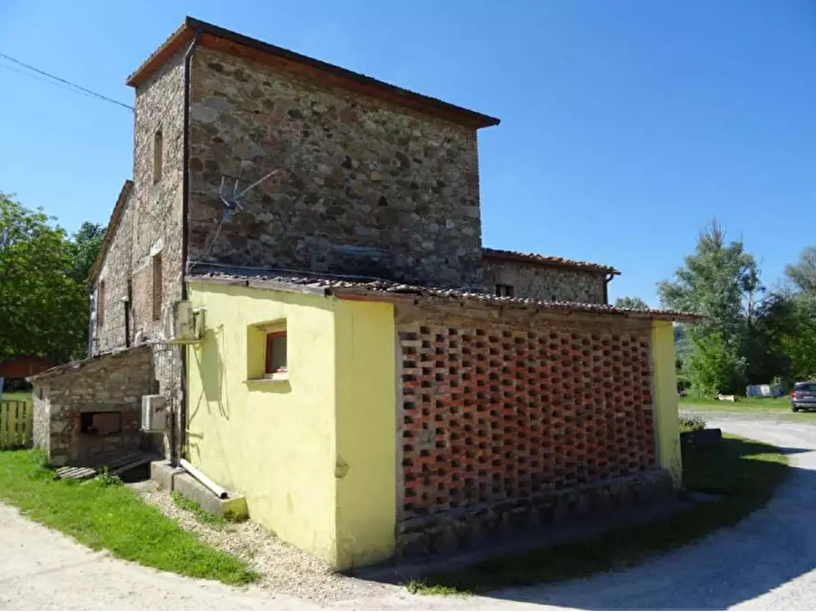 Immagine 2 di Negozio in vendita  in Località Farnieta  a Fabro