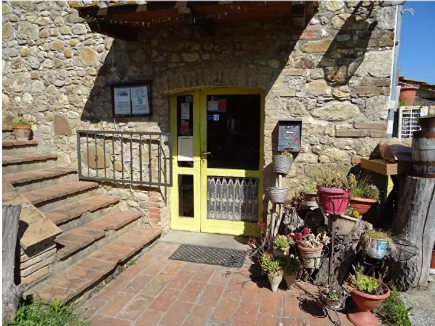 Immagine 5 di Negozio in vendita  in Località Farnieta  a Fabro