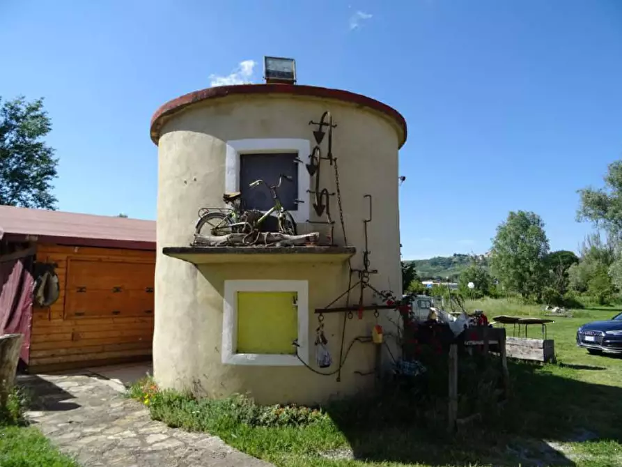 Immagine 6 di Negozio in vendita  in Località Farnieta  a Fabro