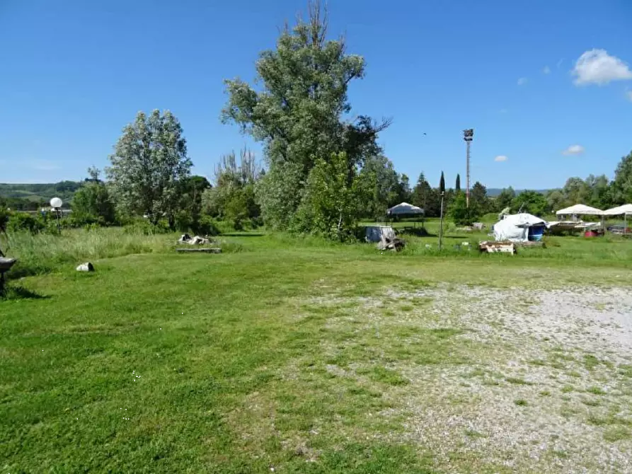 Immagine 11 di Negozio in vendita  in Località Farnieta  a Fabro