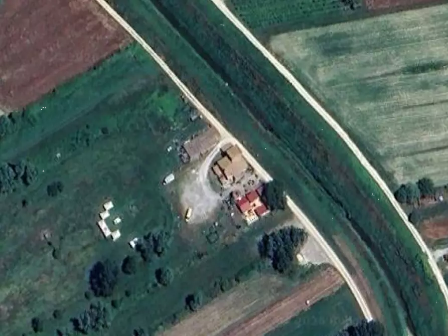 Immagine 24 di Negozio in vendita  in Località Farnieta  a Fabro