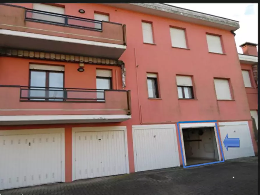 Immagine 2 di Appartamento in vendita  in Via del Castagno a Mira