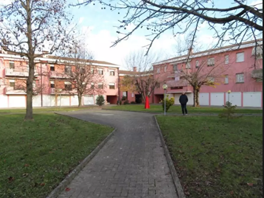 Immagine 3 di Appartamento in vendita  in Via del Castagno a Mira