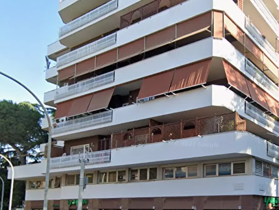 Immagine 2 di Negozio in vendita  in Via F.V. Nardelli a Roma