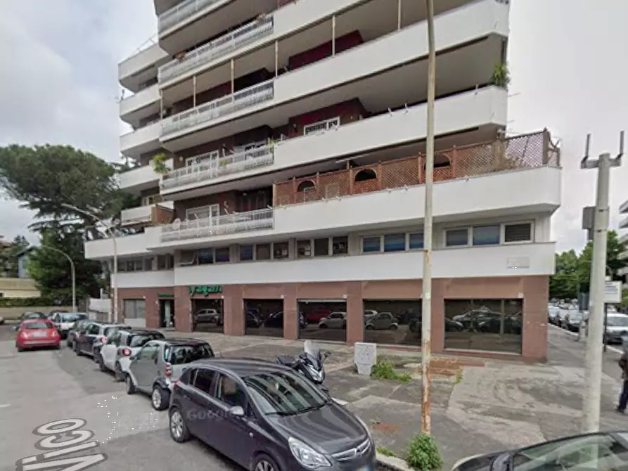 Immagine 6 di Negozio in vendita  in Via F.V. Nardelli a Roma