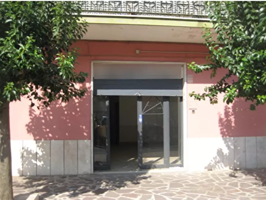 Immagine 2 di Negozio in vendita  in Via Antonio Cantore a San Cesareo