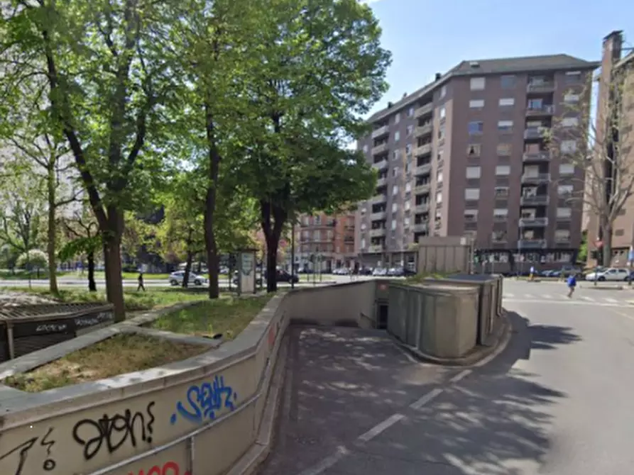 Immagine 3 di Garage in vendita  in Piazza Adriano a Torino