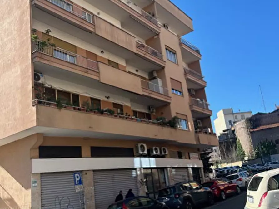 Immagine 1 di Appartamento in vendita  in Via Monte Fumaiolo a Roma