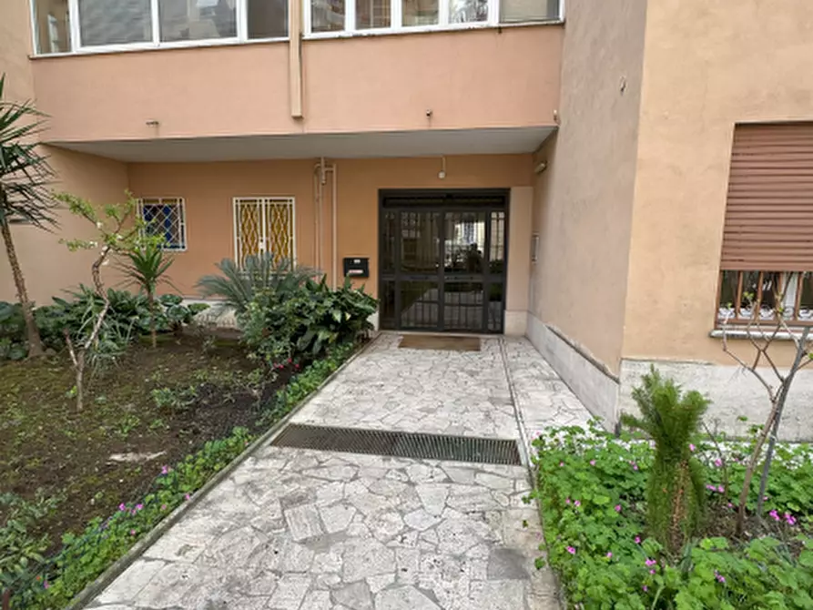 Immagine 2 di Appartamento in vendita  in Via Monte Fumaiolo a Roma