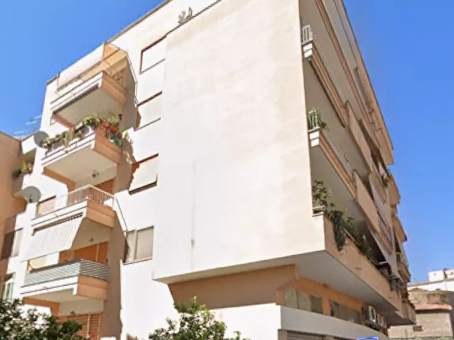 Immagine 3 di Appartamento in vendita  in Via Monte Fumaiolo a Roma