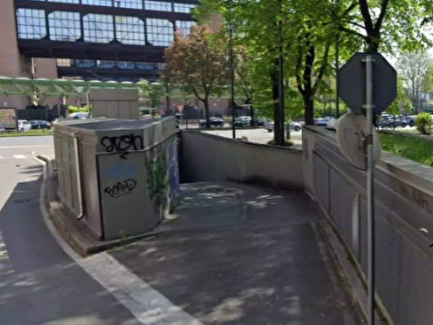 Immagine 4 di Garage in vendita  in Piazza Adriano a Torino