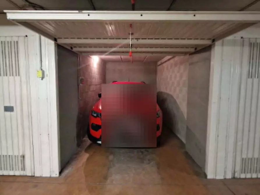 Immagine 1 di Garage in vendita  in Piazza Adriano a Torino