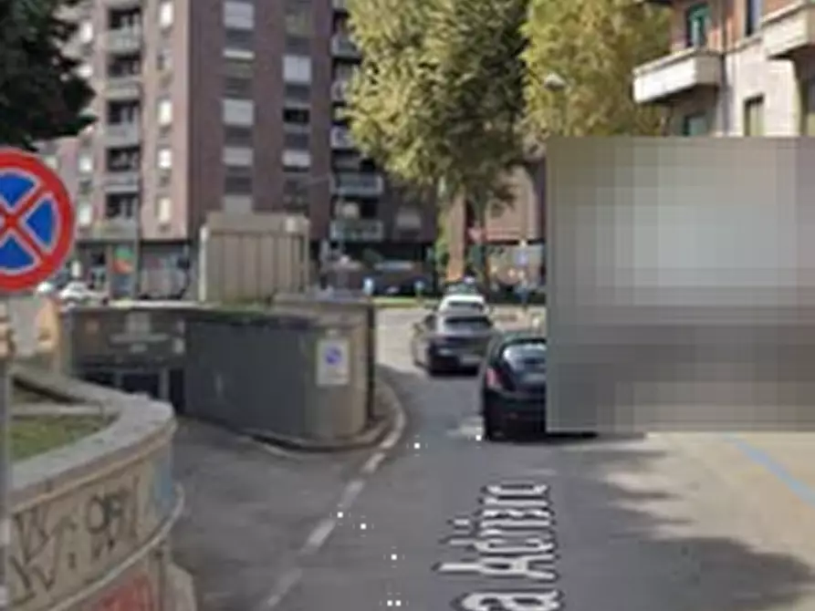 Immagine 2 di Garage in vendita  in Piazza Adriano a Torino