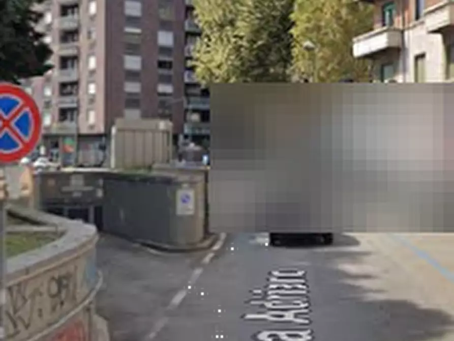 Immagine 2 di Garage in vendita  in Piazza Adriano a Torino