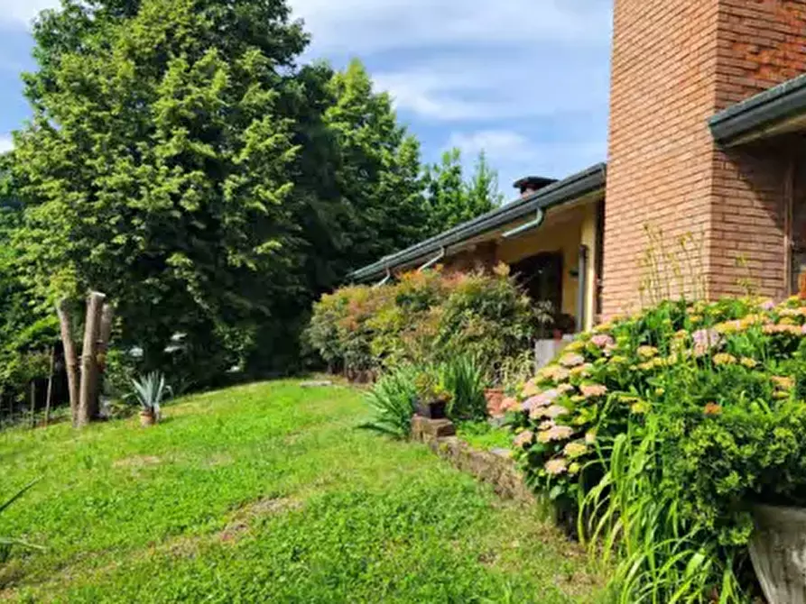 Immagine 3 di Villa in vendita  in Via Bellimadore  a Montorso Vicentino