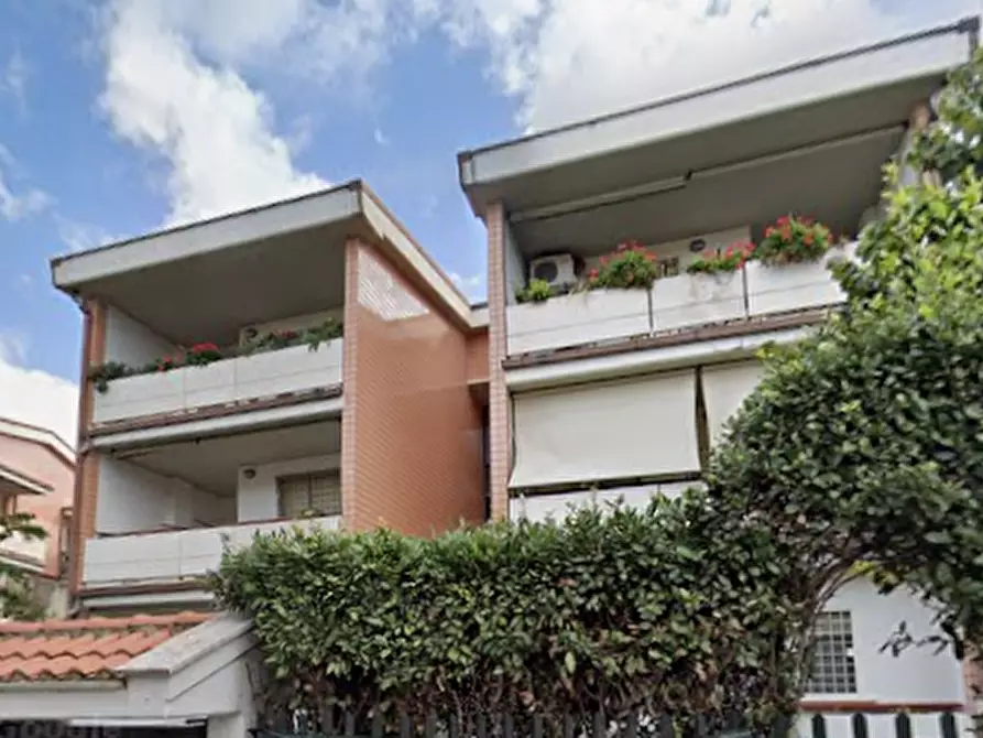 Immagine 1 di Appartamento in vendita  in Via Giulio Belvederi a Roma