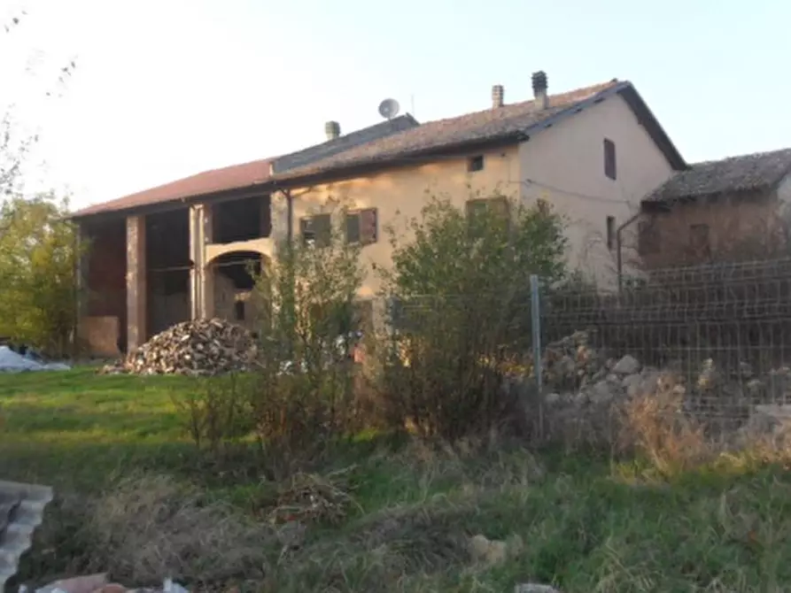 Immagine 1 di Stabile in vendita  in Via Romesino a Albinea