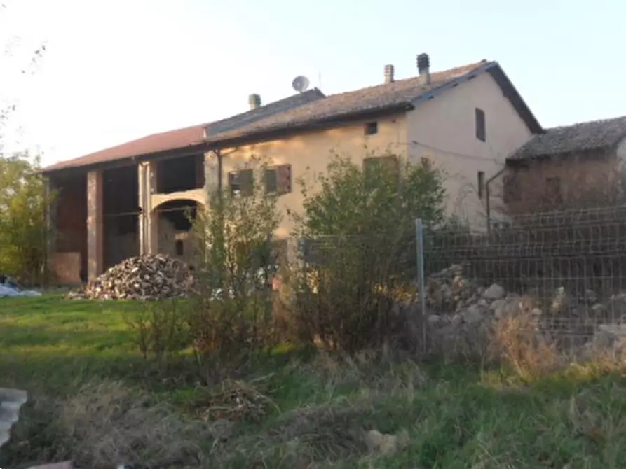 Immagine 2 di Stabile in vendita  in Via Romesino a Albinea