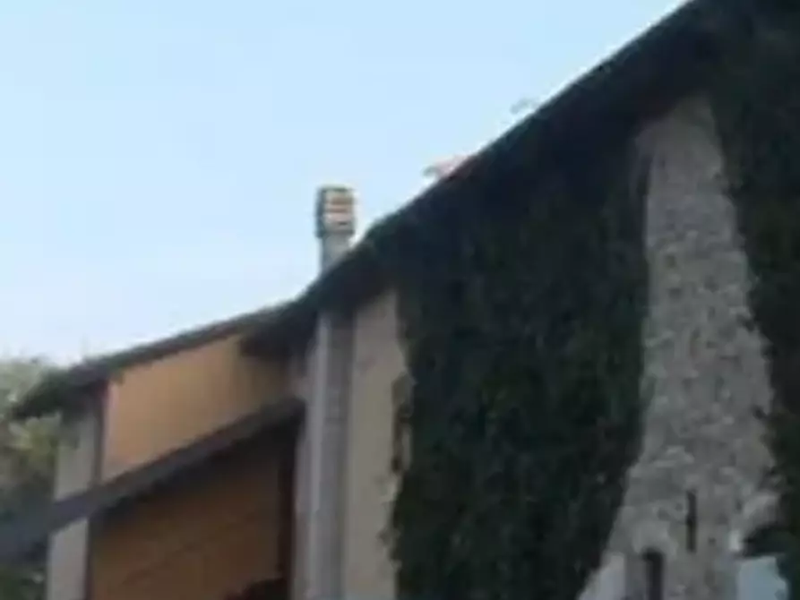 Immagine 6 di Stabile in vendita  in Via Romesino a Albinea