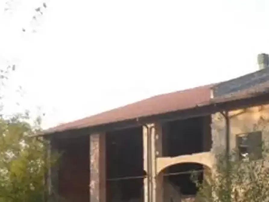 Immagine 15 di Stabile in vendita  in Via Romesino a Albinea