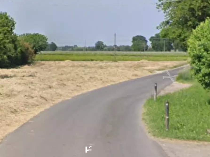 Immagine 18 di Stabile in vendita  in Via Romesino a Albinea