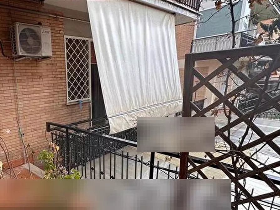 Immagine 1 di Appartamento in vendita  in Via Castelnuovo di Garfagnana a Roma