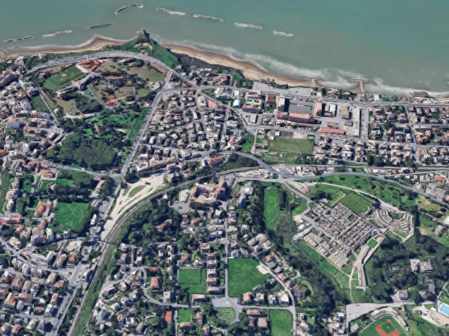 Immagine 10 di Garage in vendita  in Via Andreina  a Anzio