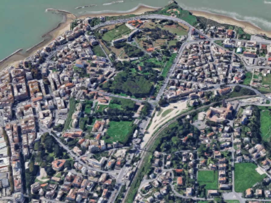 Immagine 11 di Garage in vendita  in Via Andreina  a Anzio