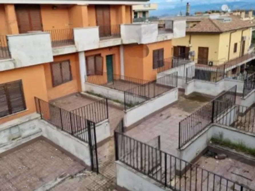 Immagine 1 di Stabile in vendita  in Via Giuseppe Cesare Abba a Mentana