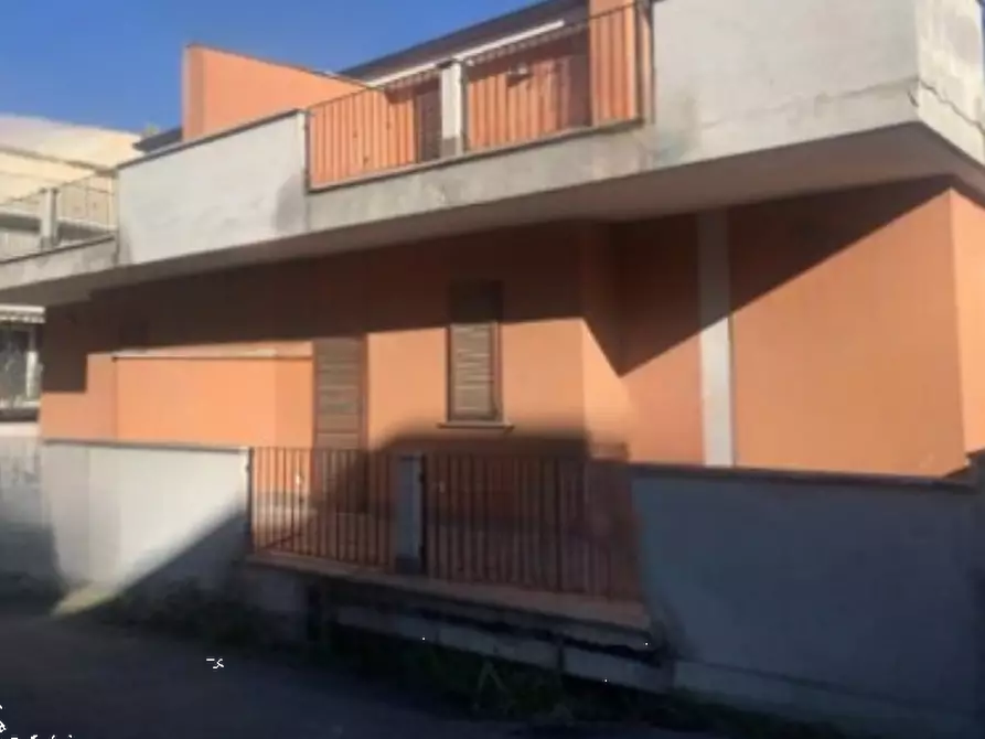 Immagine 3 di Stabile in vendita  in Via Giuseppe Cesare Abba a Mentana