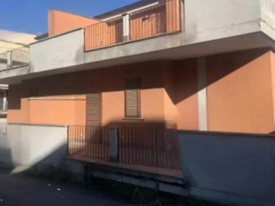 Immagine 4 di Stabile in vendita  in Via Giuseppe Cesare Abba a Mentana