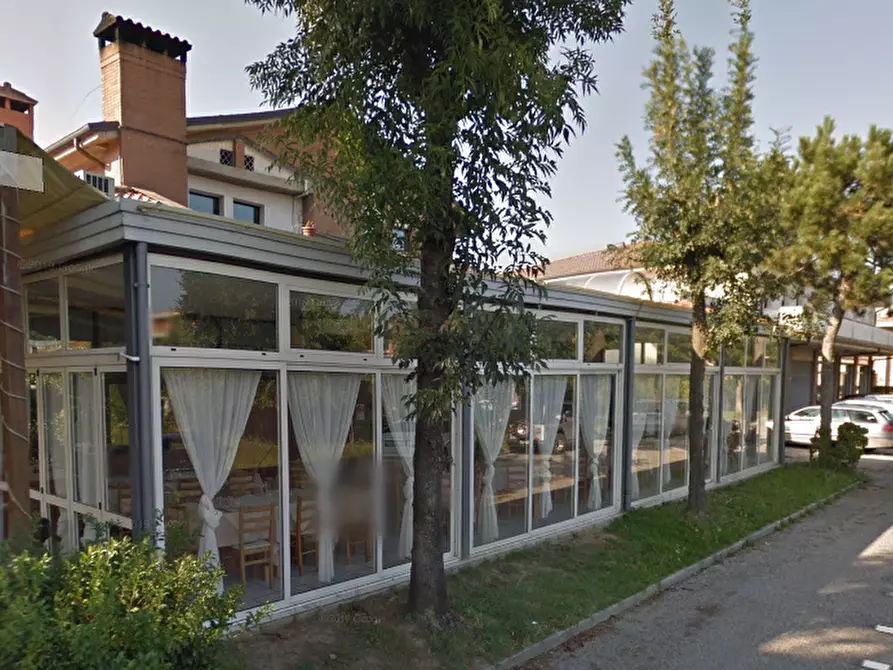 Immagine 1 di Negozio in vendita  in Viale Veneto a Riccione