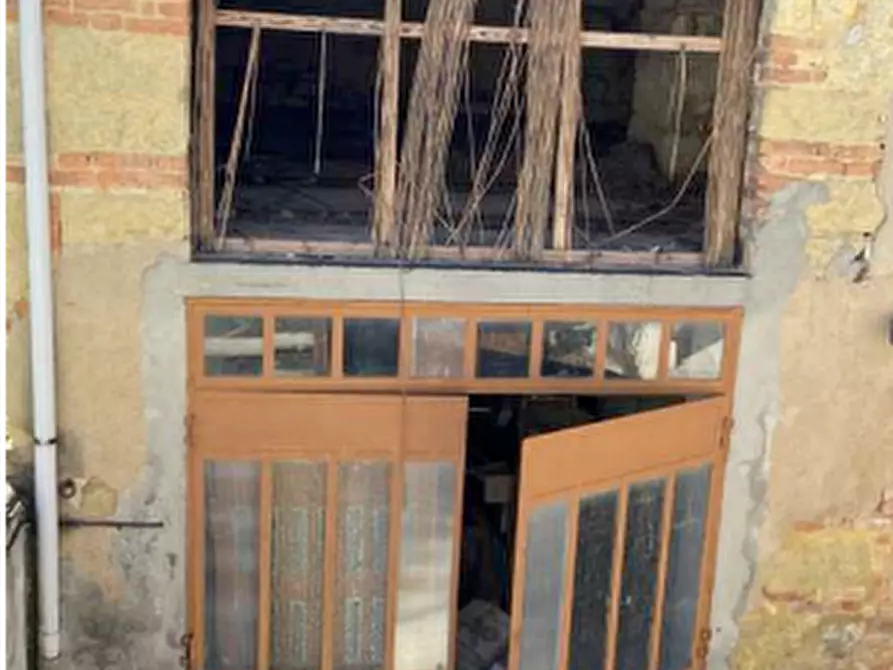 Immagine 4 di Stabile in vendita  in Via Principessa Jolanda a Montemagno