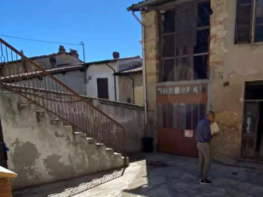 Immagine 6 di Stabile in vendita  in Via Principessa Jolanda a Montemagno