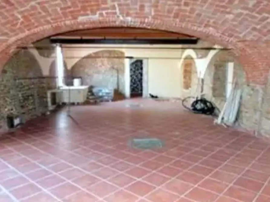 Immagine 2 di Negozio in vendita  in Via I Maggio a Canelli