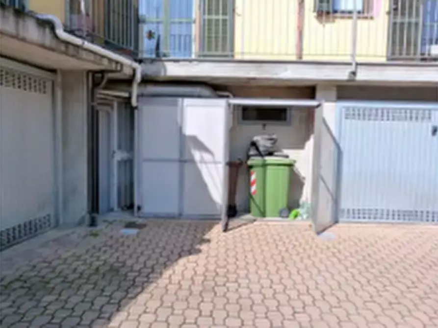 Immagine 3 di Negozio in vendita  in Via I Maggio a Canelli