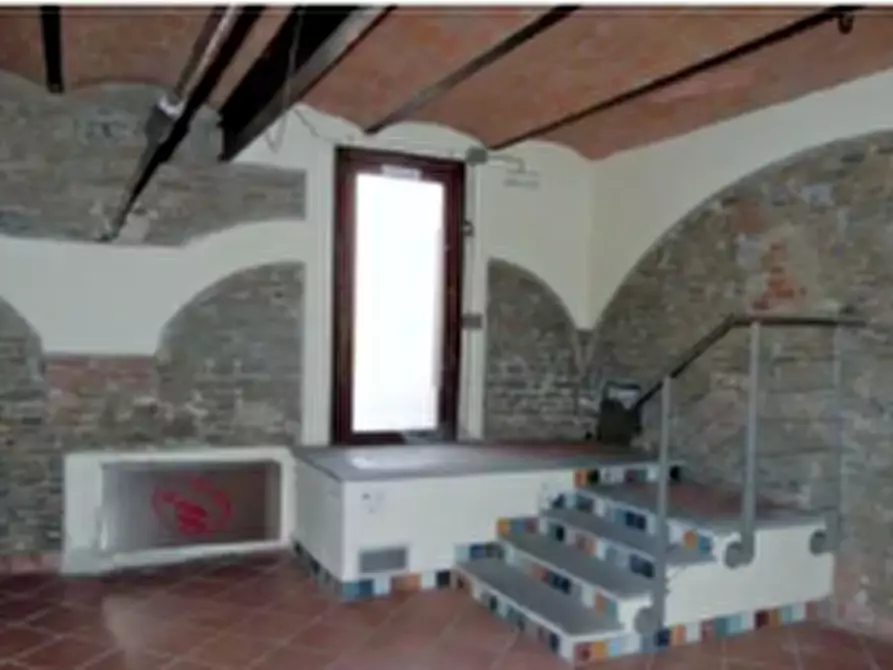 Immagine 8 di Negozio in vendita  in Via I Maggio a Canelli