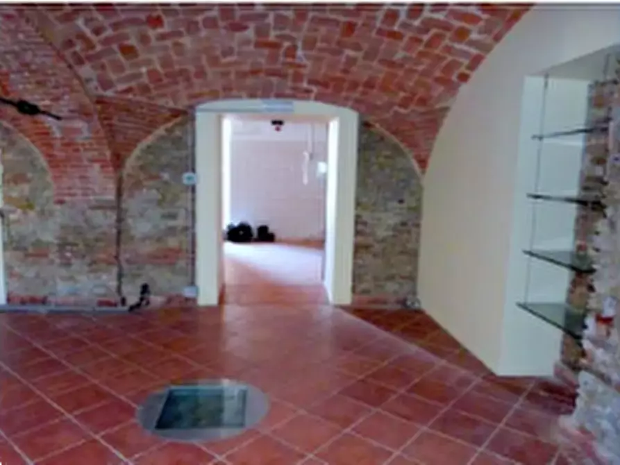 Immagine 14 di Negozio in vendita  in Via I Maggio a Canelli