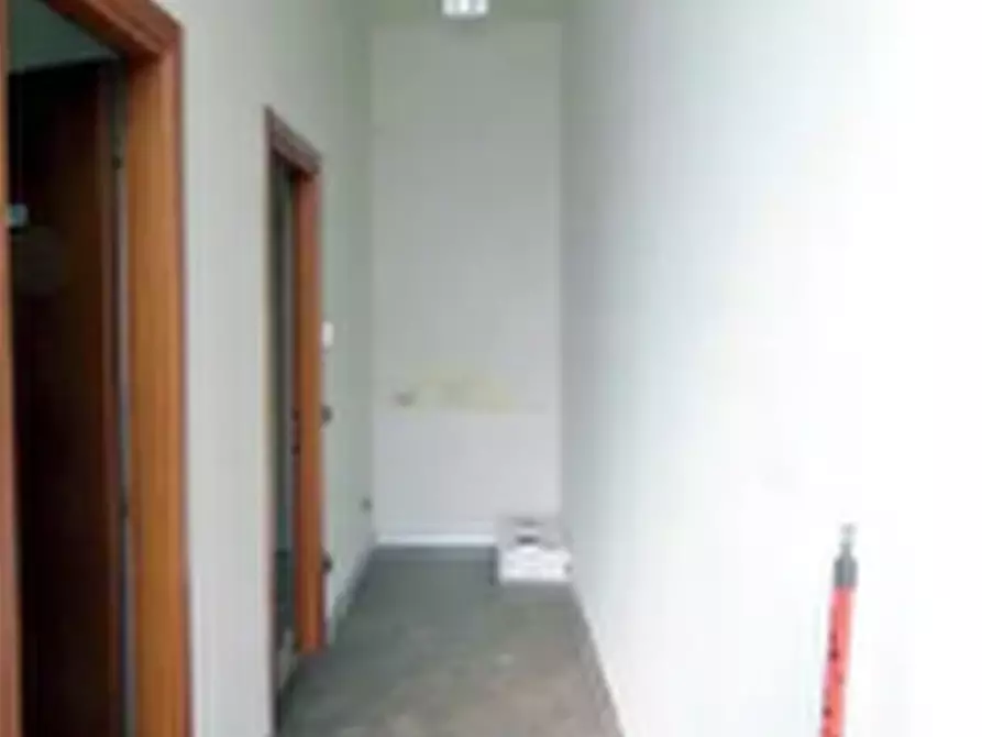 Immagine 11 di Negozio in vendita  in Via Mario Careddu a Canelli