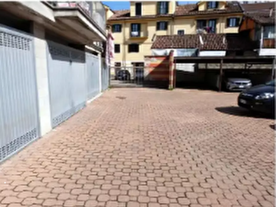 Immagine 2 di Negozio in vendita  in Via Mario Careddu a Canelli