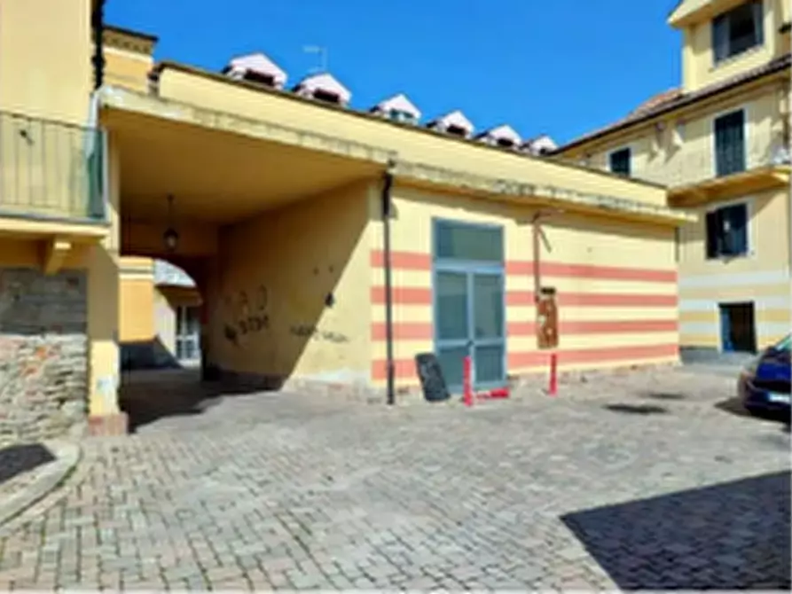 Immagine 1 di Negozio in vendita  in Via Mario Careddu a Canelli