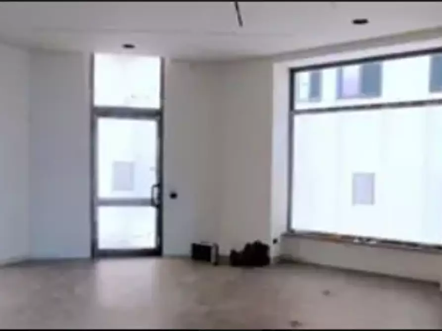 Immagine 14 di Negozio in vendita  in Via Mario Careddu a Canelli