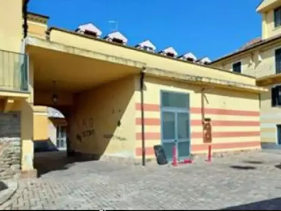 Immagine 4 di Negozio in vendita  in Via Mario Careddu a Canelli