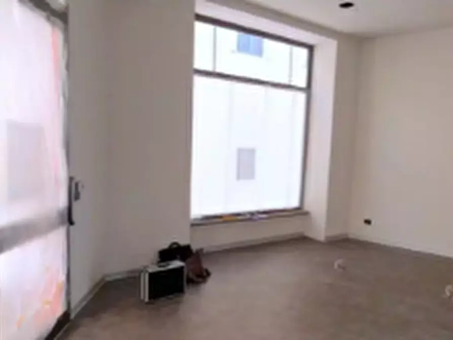 Immagine 5 di Negozio in vendita  in Via Mario Careddu a Canelli