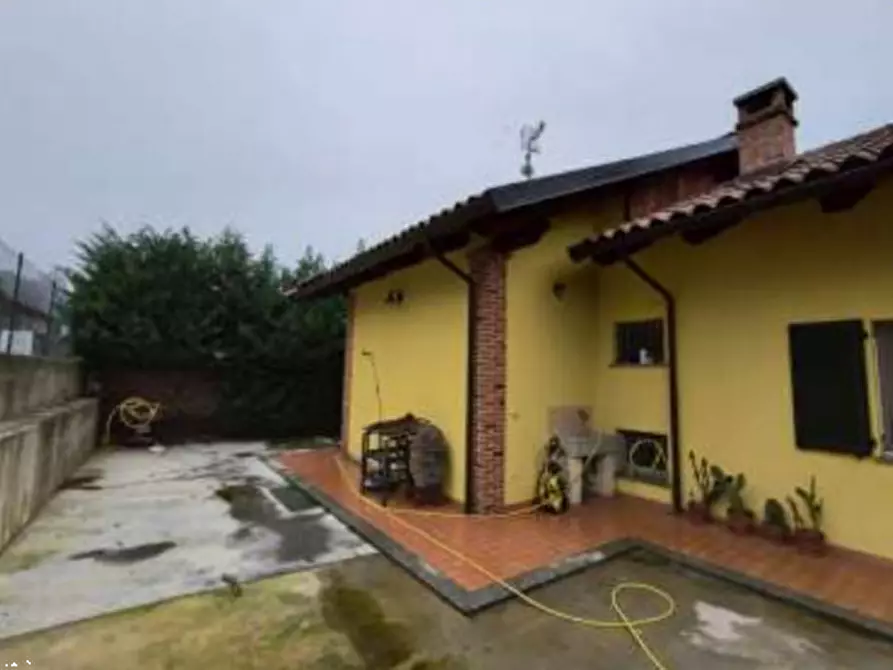 Immagine 2 di Villa in vendita  in Via Avvocato Sebastiano Filipello a Castelnuovo Don Bosco