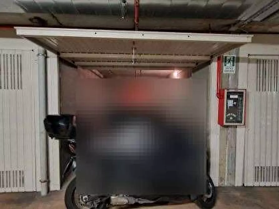 Immagine 1 di Garage in vendita  in Piazza Adriano a Torino