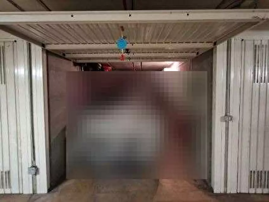 Immagine 1 di Garage in vendita  in Piazza Adriano a Torino