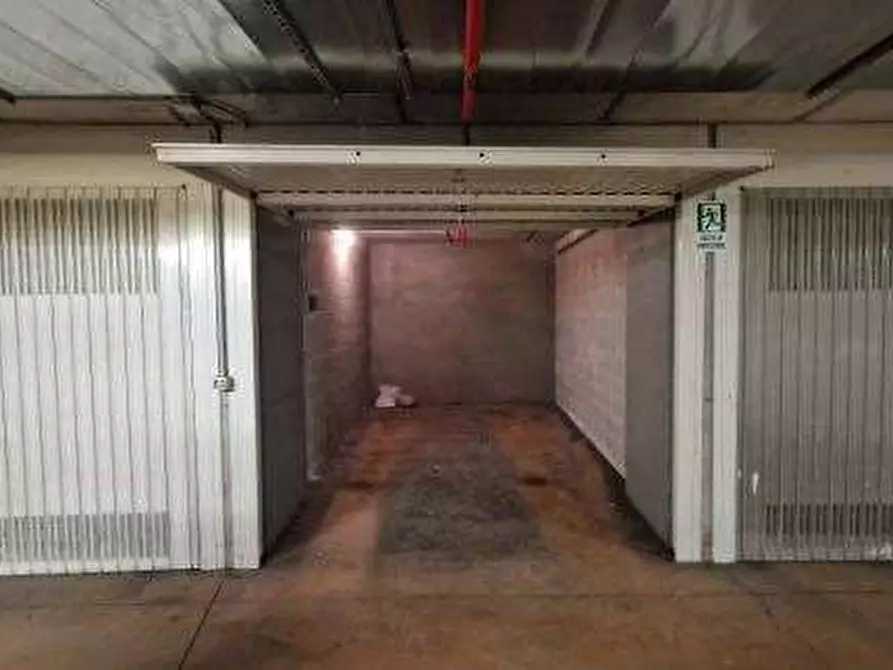 Immagine 1 di Garage in vendita  in Piazza Adriano a Torino